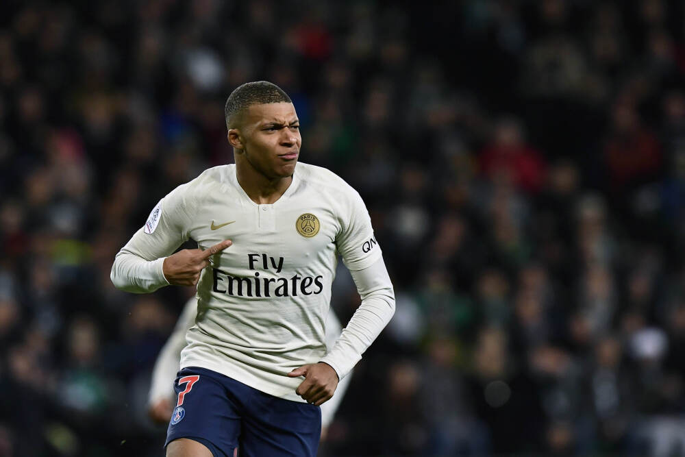 媒体人: 徐昕表现超出预期 米切尔很会用他 这赛季要打出来了